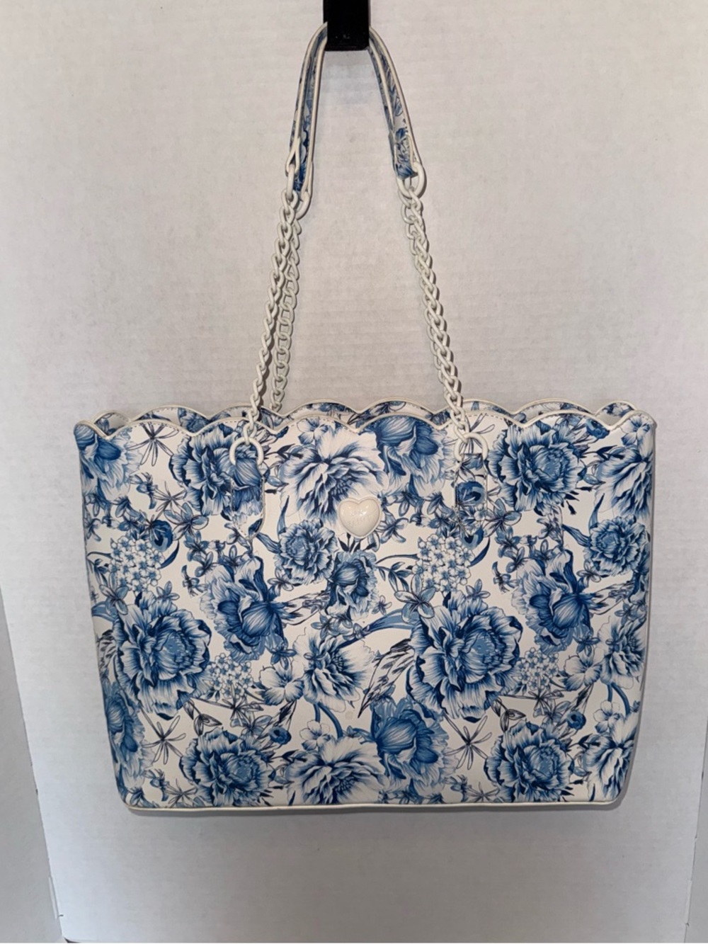 Betsey Johnson Blue and White Floral Scalloped Shoulder Tote - Picture 3 of 8